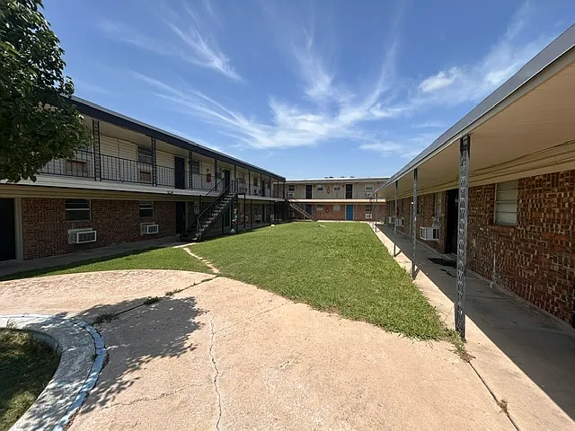 Highpoint Estate Apartments — Photo 4