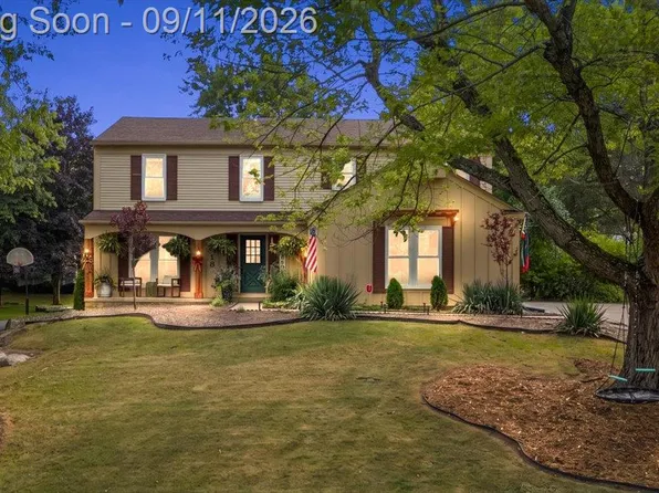 6018 Kingsfield Dr, West Bloomfield, MI 48322