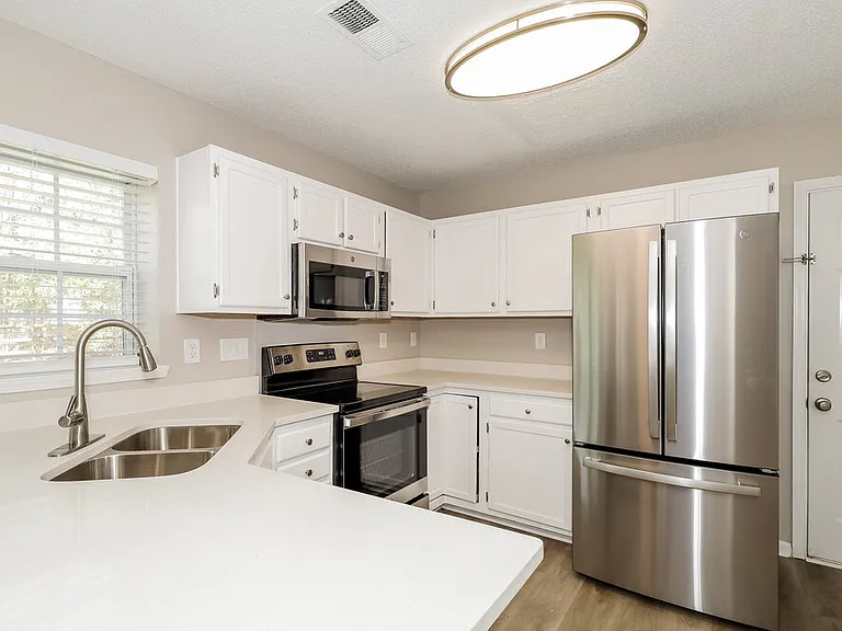 6104 Brick Landing Dr — Photo 8