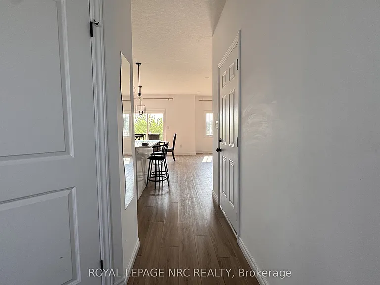 18 King St — Photo 3