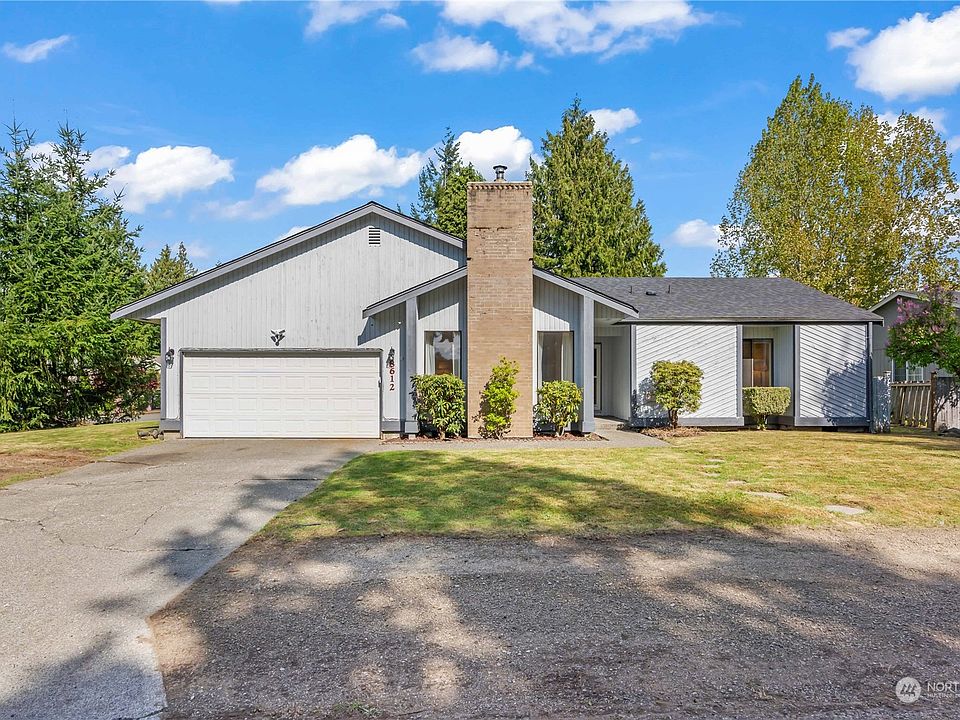 Welcome home to your single story home in South Hill with a 2 car garage on a corner lot!>
