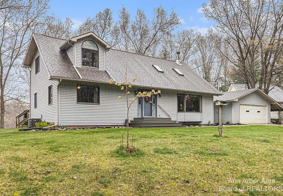 10260 Stinchfield Woods Rd, Pinckney, MI 48169 Zillow