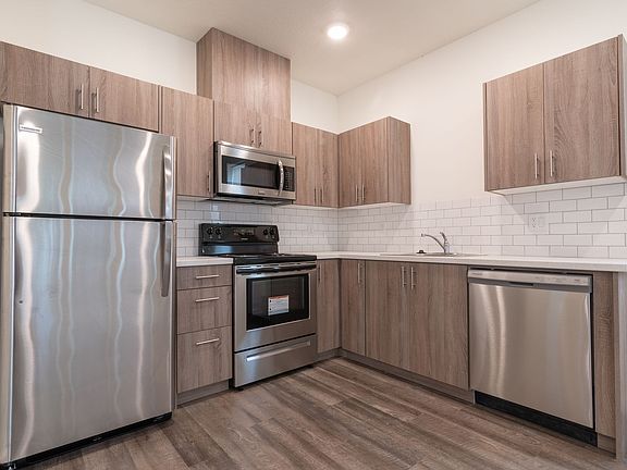 2nd image of 2630 NE Dekum St #3