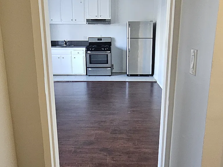 5050 Romaine St #1 — Photo 7