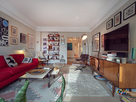 4th image of 27 W 96th St APT 16A