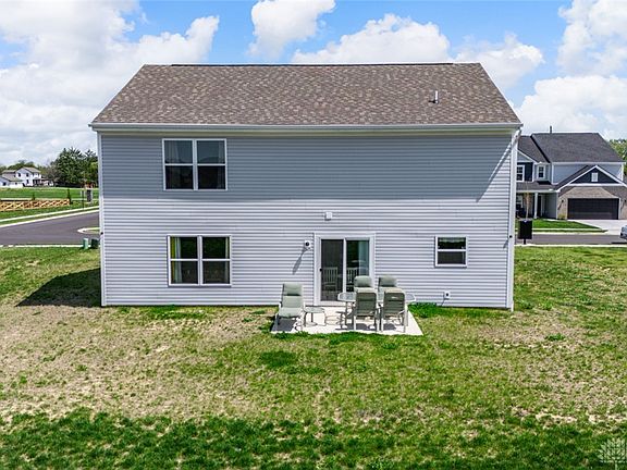 2nd image of 163 Autumn Maple Ln