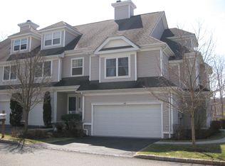 107 Hillcrest Ln, Peekskill, NY 10566