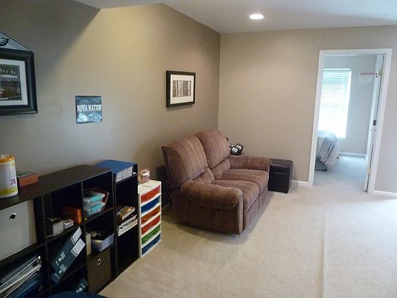 4th image of 152 Hudson Dr