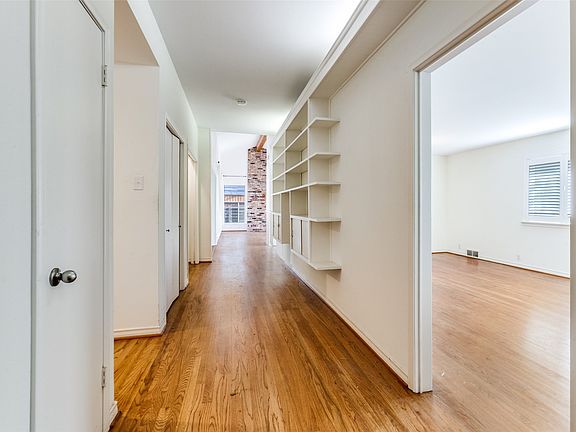 5th image of 9759 Shoreview Rd