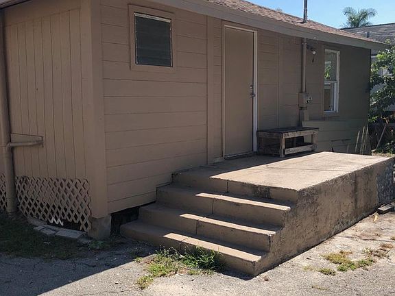 2nd image of 2148 Willard St