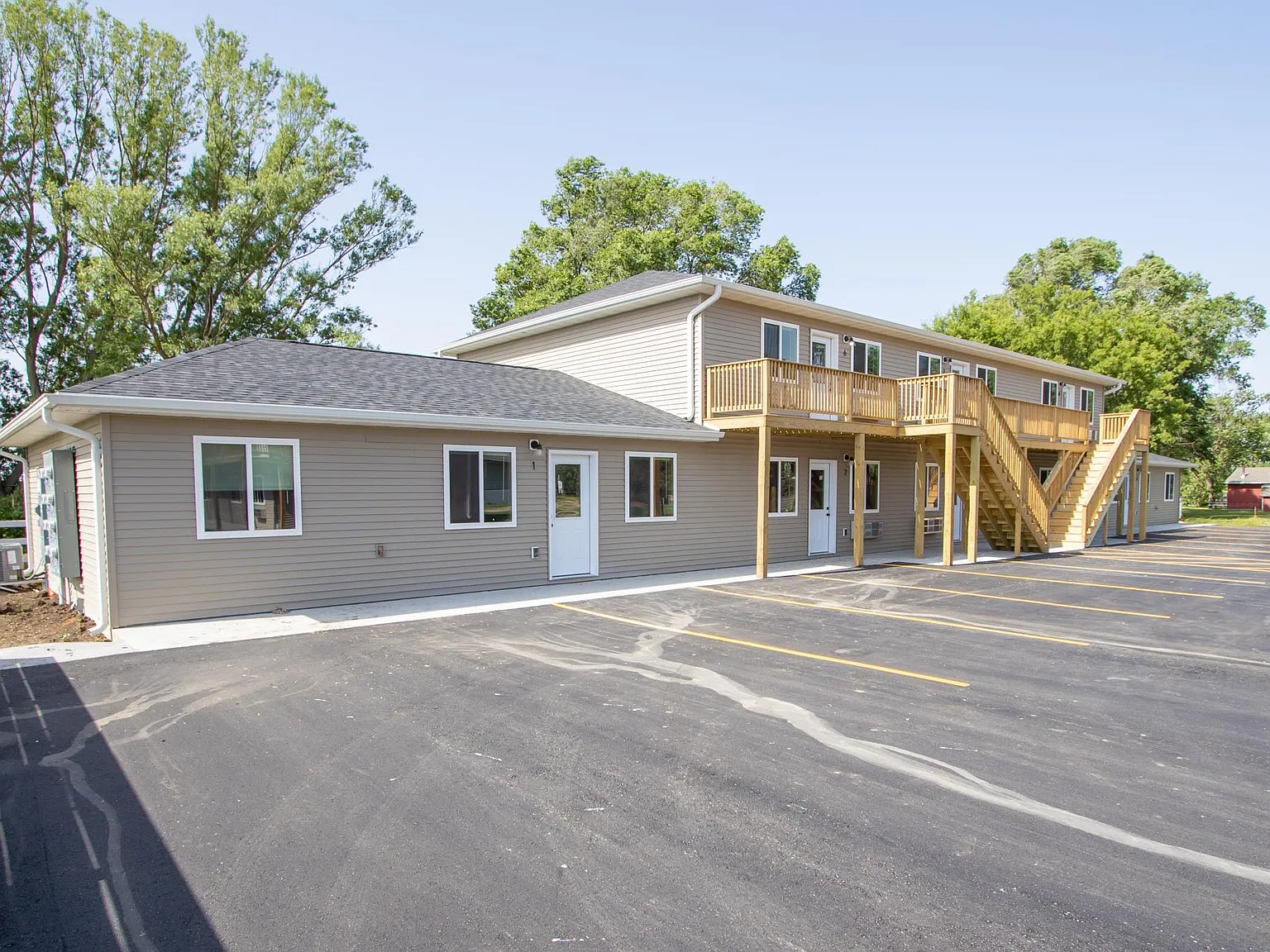 Meadow Creek Apartments — Photo 1