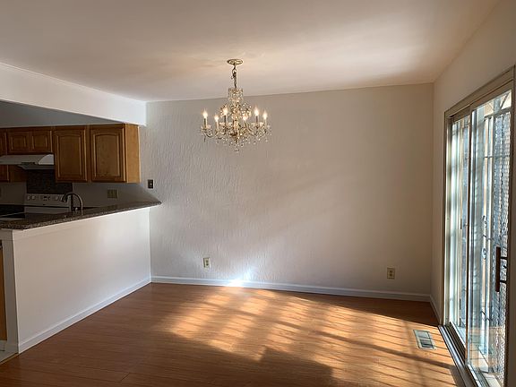 3rd image of 2429 Westchester Ct