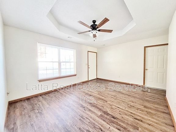 4th image of 210 Aaron Ln