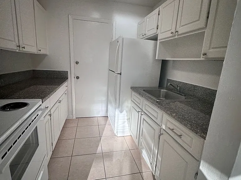 5875 SW 41st St — Photo 17