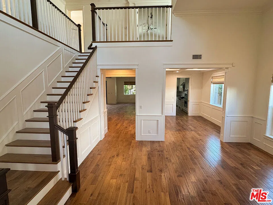 5 bed, 5.0 bath, 4073 sqft, $15,000 — Photo 2