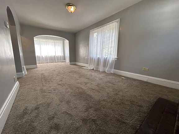 5th image of 556 Boyd Ave