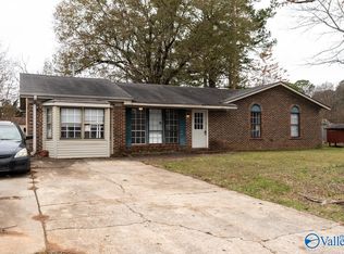 1007 Honeysuckle Ln SW, Decatur, AL 35601