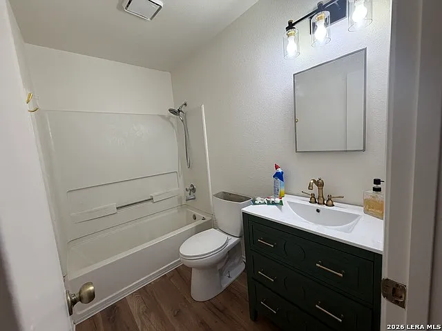 7643 Chatsworth — Photo 14