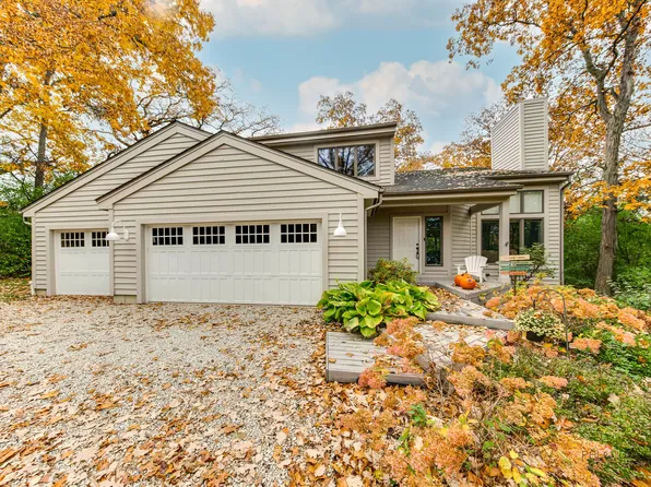 259 N Trl, Lake Zurich, IL 60047