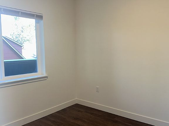 4th image of 619 E Myrtle St #201