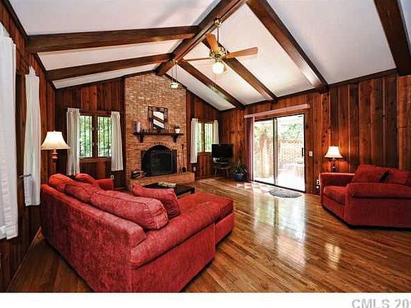 2nd image of 1701 Burtonwood Cres