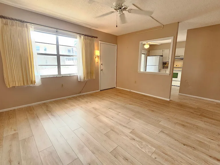 509 W Venice Ave #102 — Photo 8