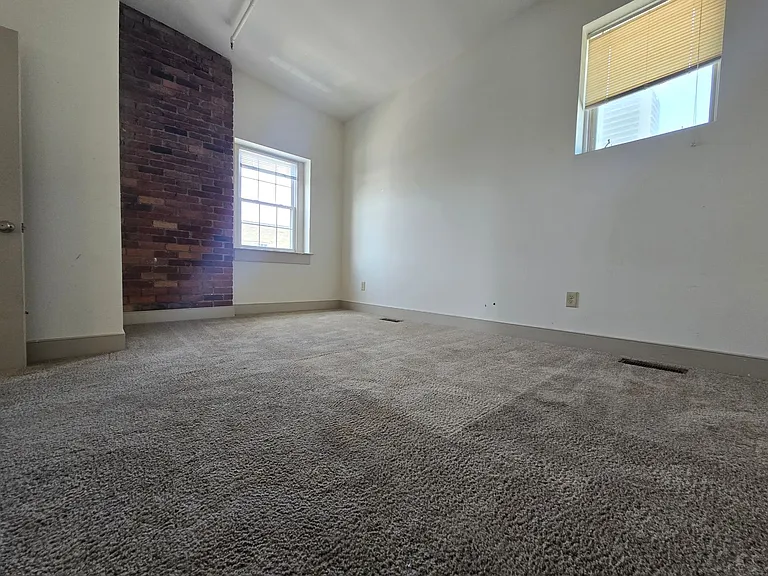 1901 E Franklin St — Photo 24