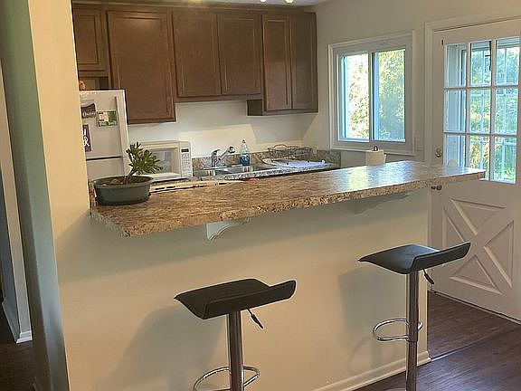 3rd image of 1158 Thorndale Dr
