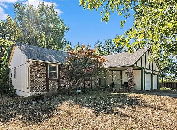 2nd image of 1904 NW Willowbrook Dr