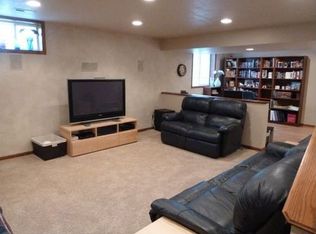 12614 Hammontree Cir, Urbandale, IA 50323
