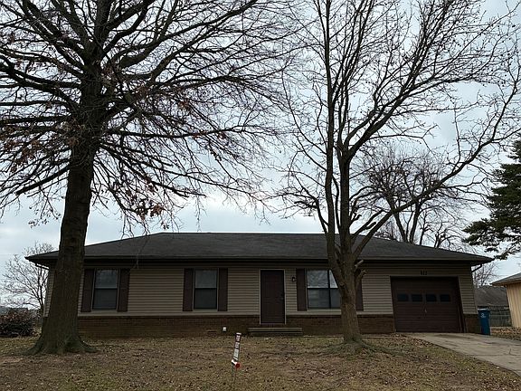 3rd image of 812 E Scott Wayne Dr