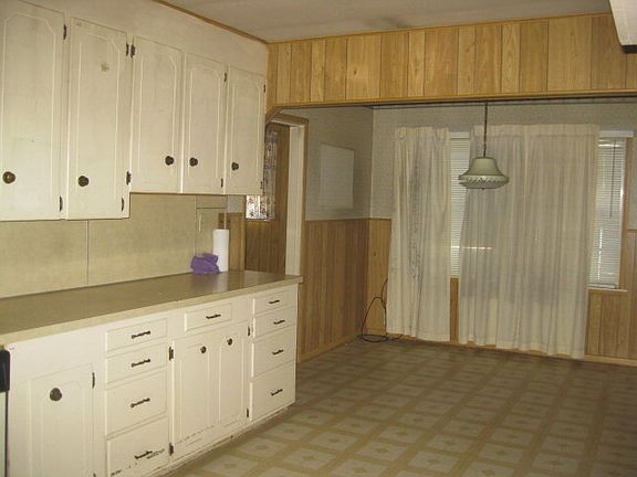 3rd image of 1401 S Bruce Ave
