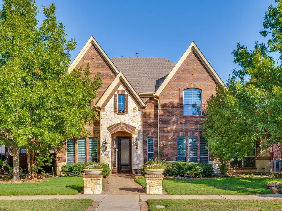 3250 Woodbine Trl