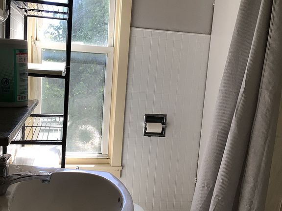 5th image of 100 N Madison St APT 3