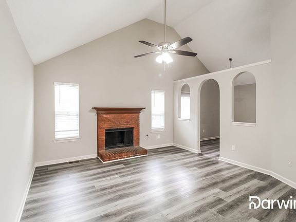 3rd image of 204 Ashwood Dr