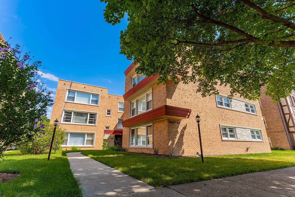 Building Photo - 8049 Kenton Ave #3C