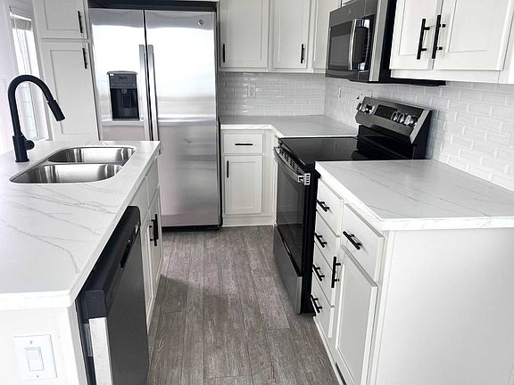 3rd image of 13650 N Frontage Rd #835