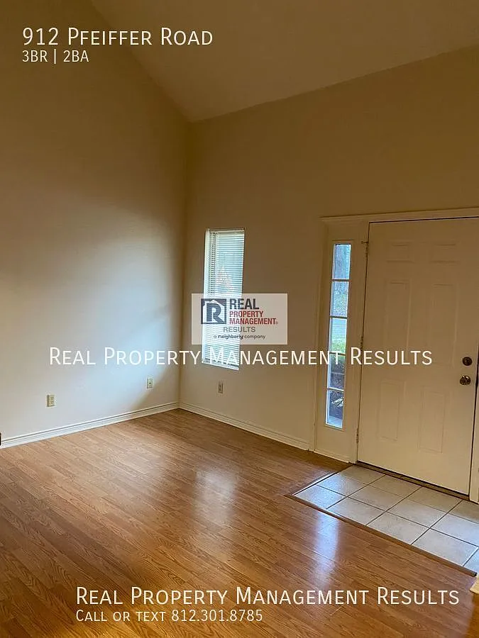 Spacious Northside Townhouse with Fenced Backyard & Patio — Photo 2