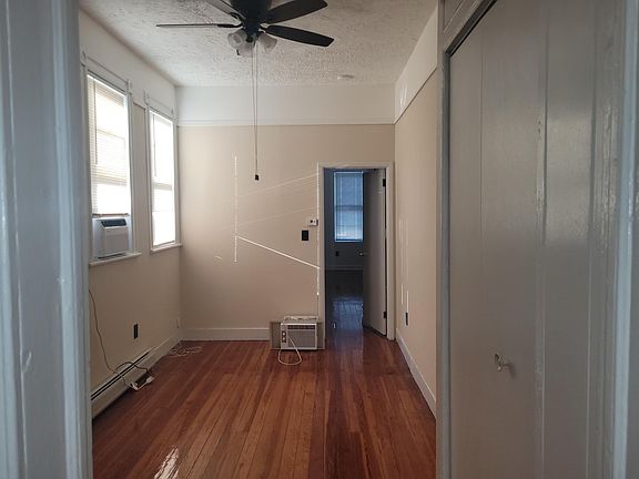 3rd image of 143 Saint Pauls Ave #1R