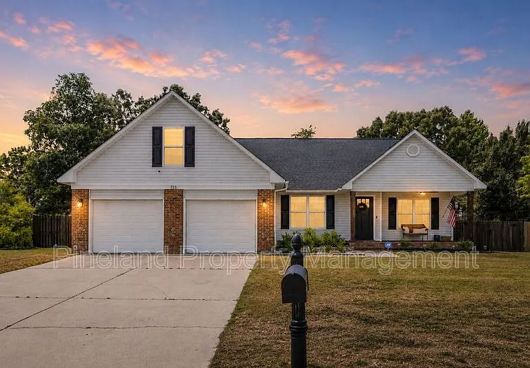 133 Haywood Dr — Photo 1