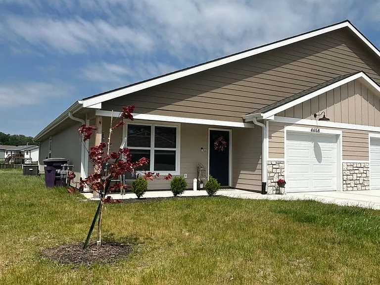 4654 Pierce Dr — Photo 1