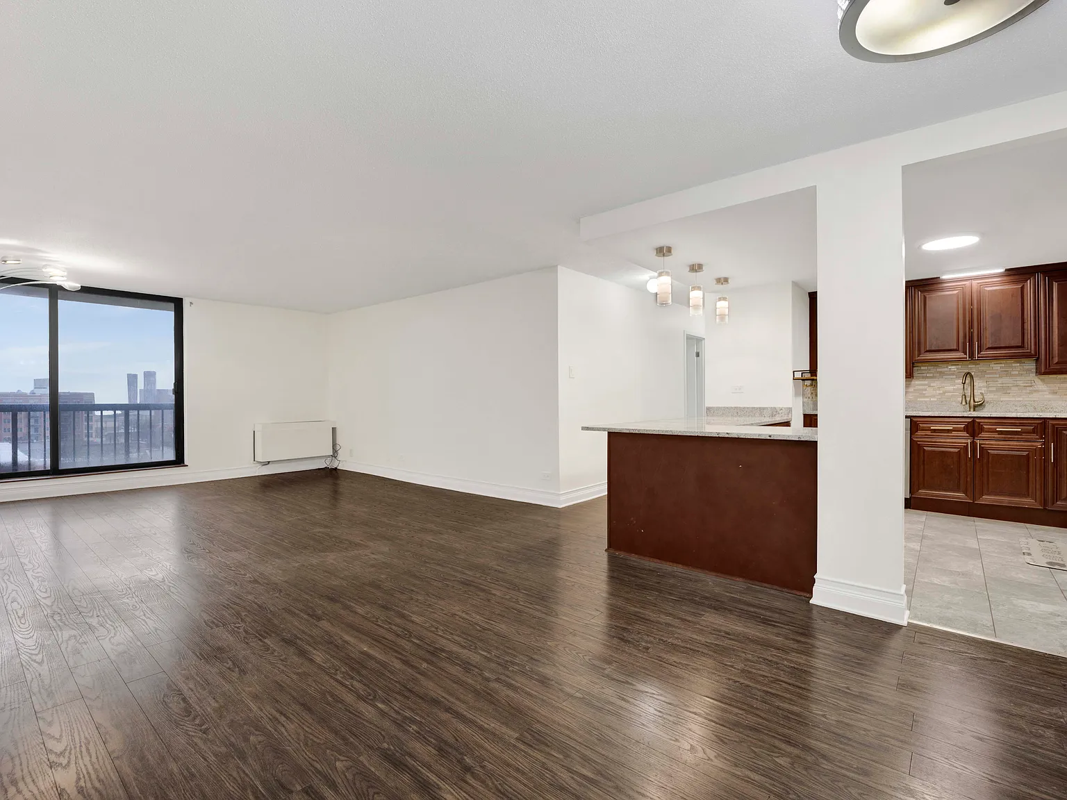 2 bed, 1370 sqft, $2,600 — Photo 3