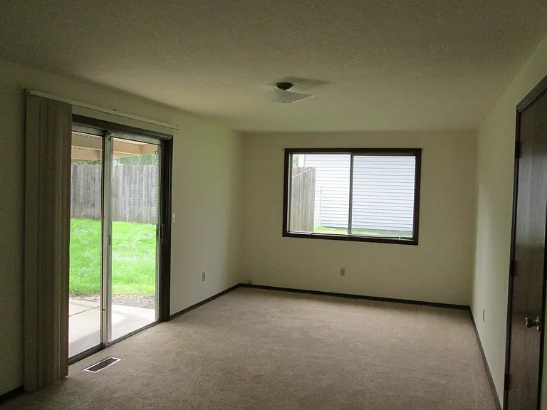 17640 SW Wright St — Photo 3