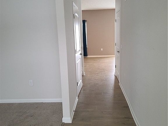 2nd image of 3041 Burr Oak Dr
