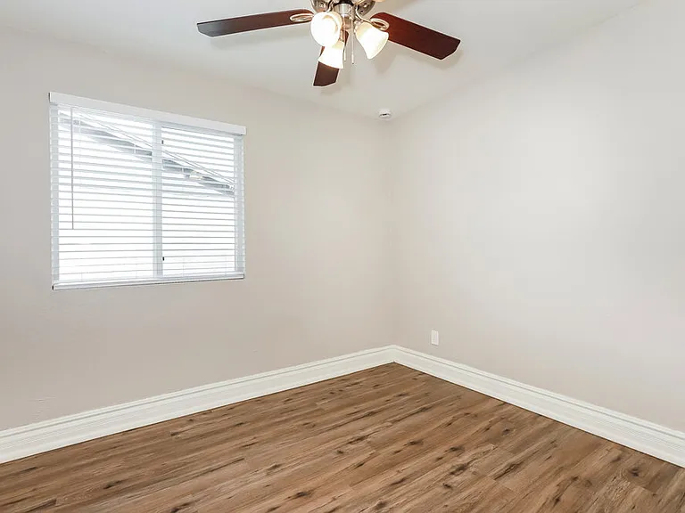 631 W Lindner Ave — Photo 12