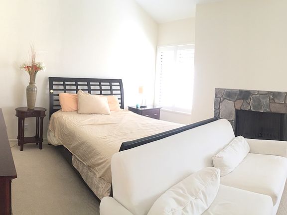 4th image of 4404 Emerald St #43