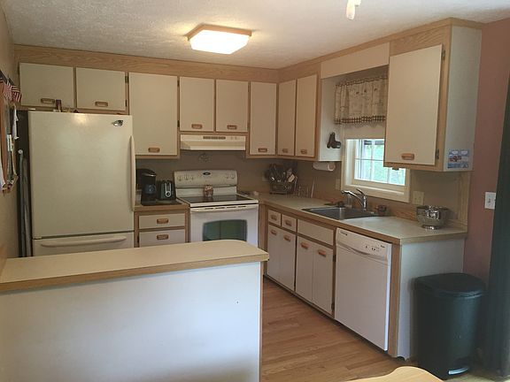 3rd image of 148 Winterwood Dr