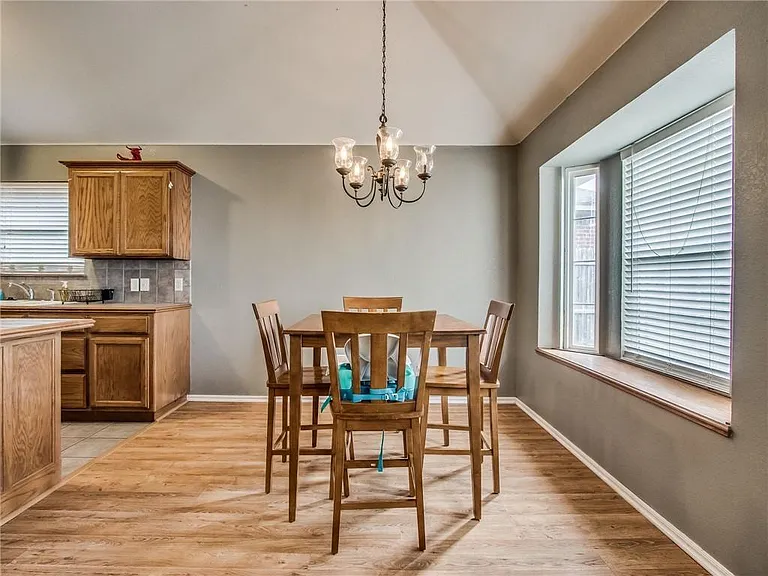 612 SW 38th Pl — Photo 10