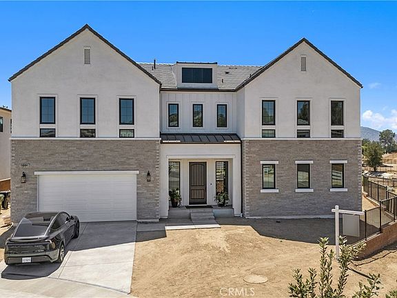 3rd image of 11091 Woodcrest Ct