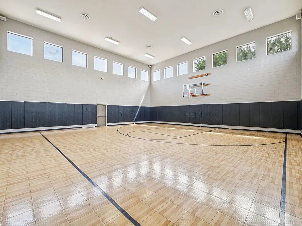 Oaks Riverchase Apartments